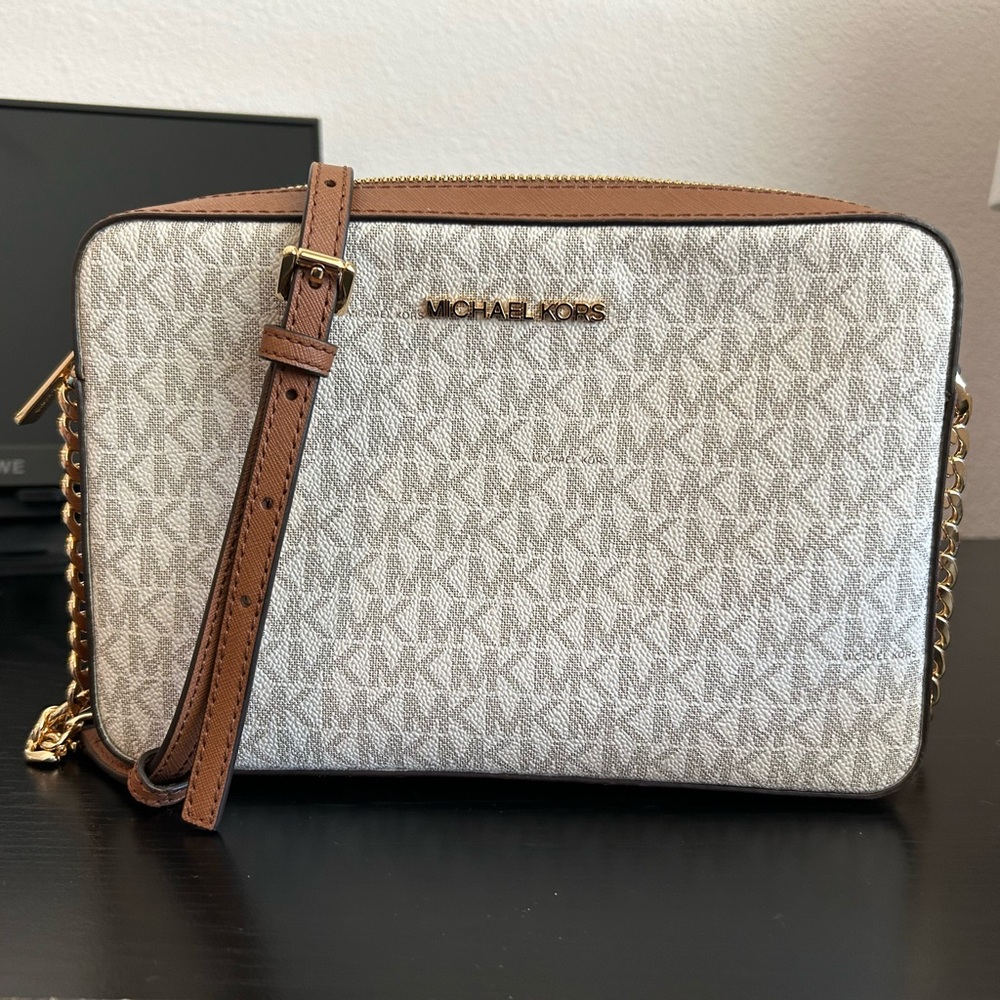 Michael Kors Jet set large printed logo crossbody bag